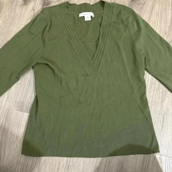 August Silk Quarter Sleeve V-Neck Blouse Green Size M - Picture 4 of 6